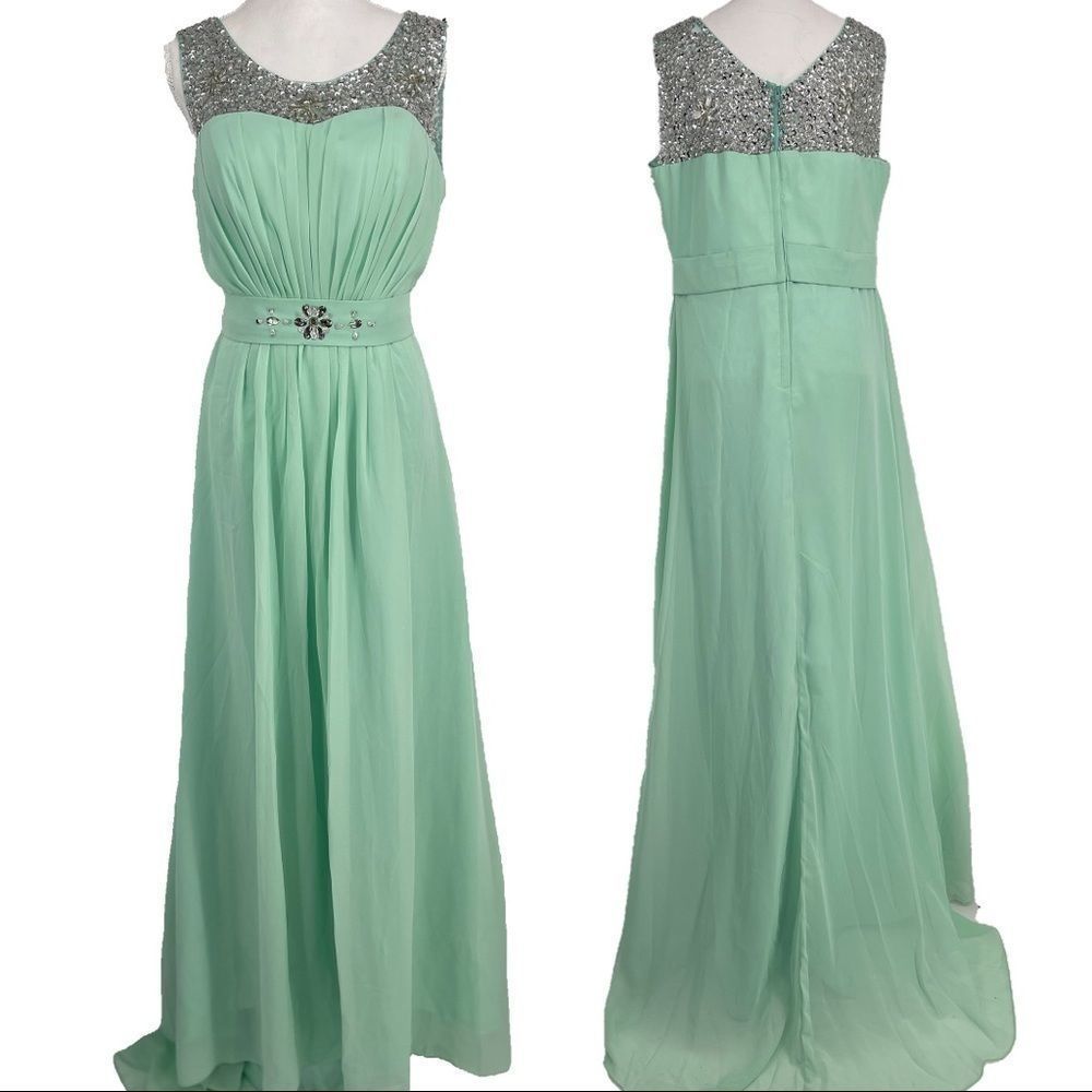 Elegant Mint Green Embellished Evening Gown – Size 18/20